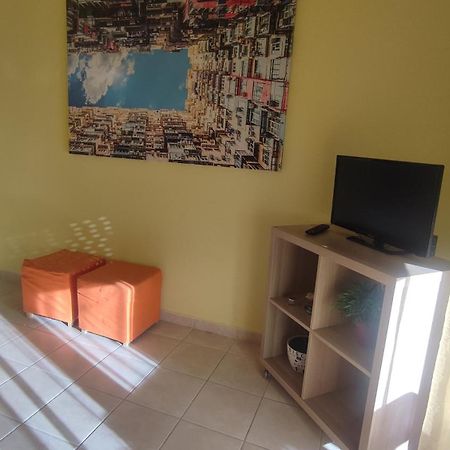 Cosy Apartment By The Sea Метаморфоси Екстериор снимка