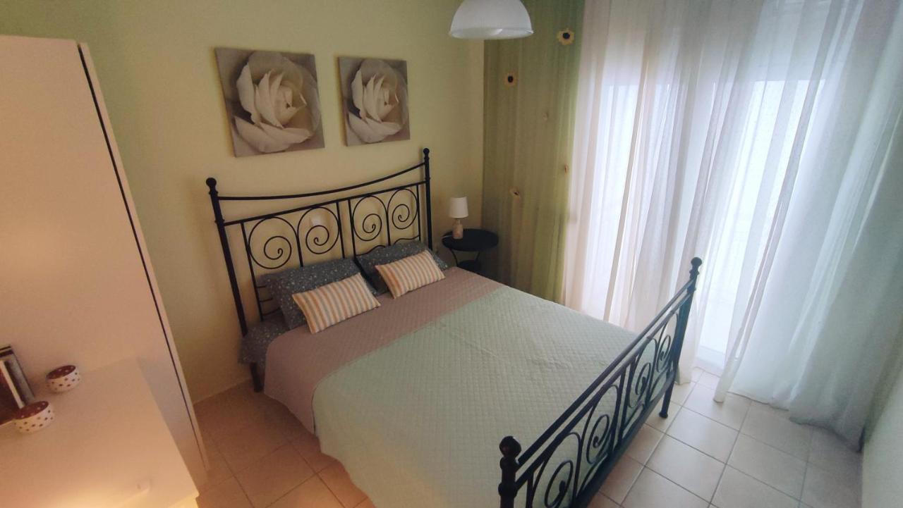 Cosy Apartment By The Sea Метаморфоси Екстериор снимка