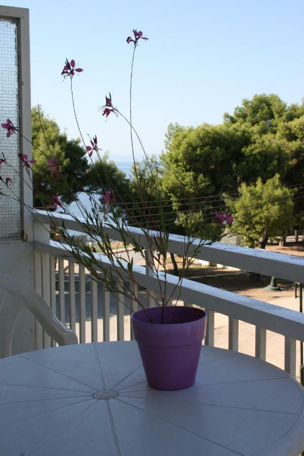 Cosy Apartment By The Sea Метаморфоси Екстериор снимка