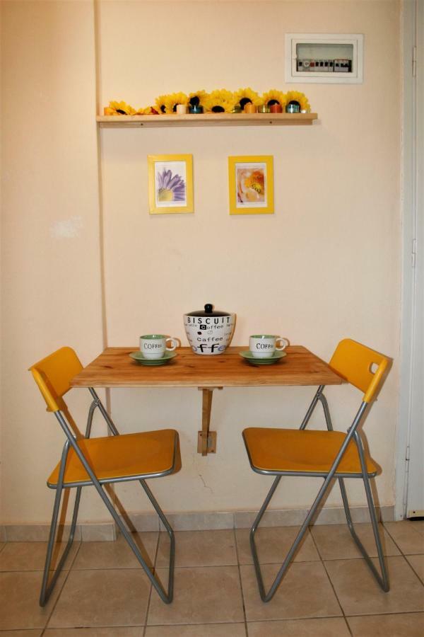 Cosy Apartment By The Sea Метаморфоси Екстериор снимка